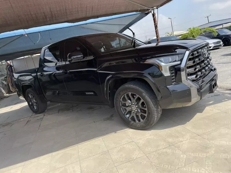 Toyota Tundra   - 2023
