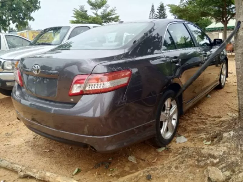 Toyota Camry   - 2011