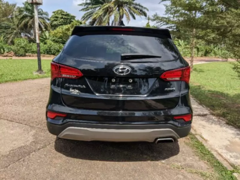 Hyundai Santa Fe   - 2017