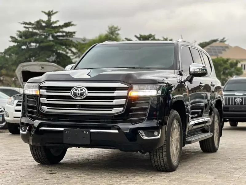 Toyota  Land Cruiser VXR V8   - 2023
