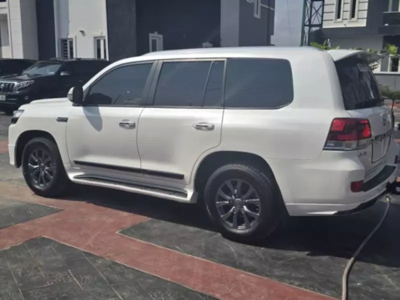 Toyota Land Cruiser   - 2018