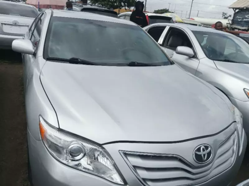 Toyota Camry   - 2011