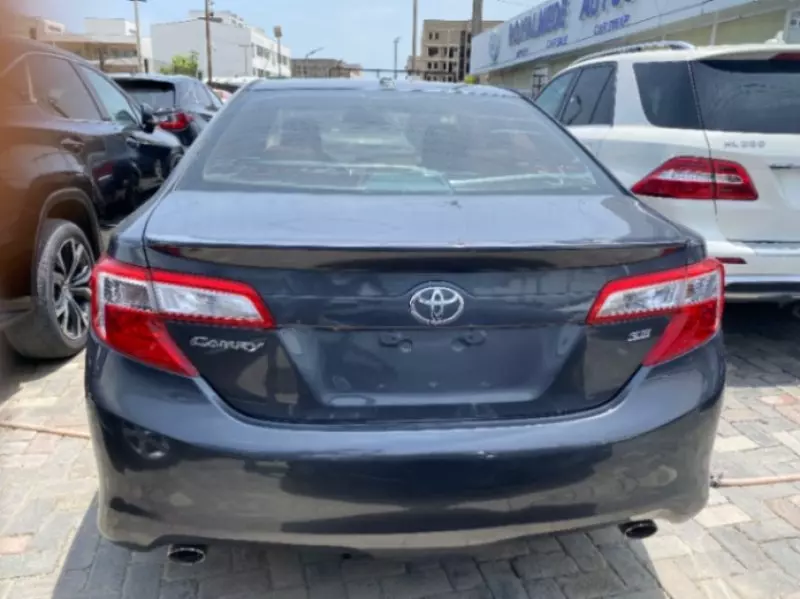 Toyota Camry   - 2012