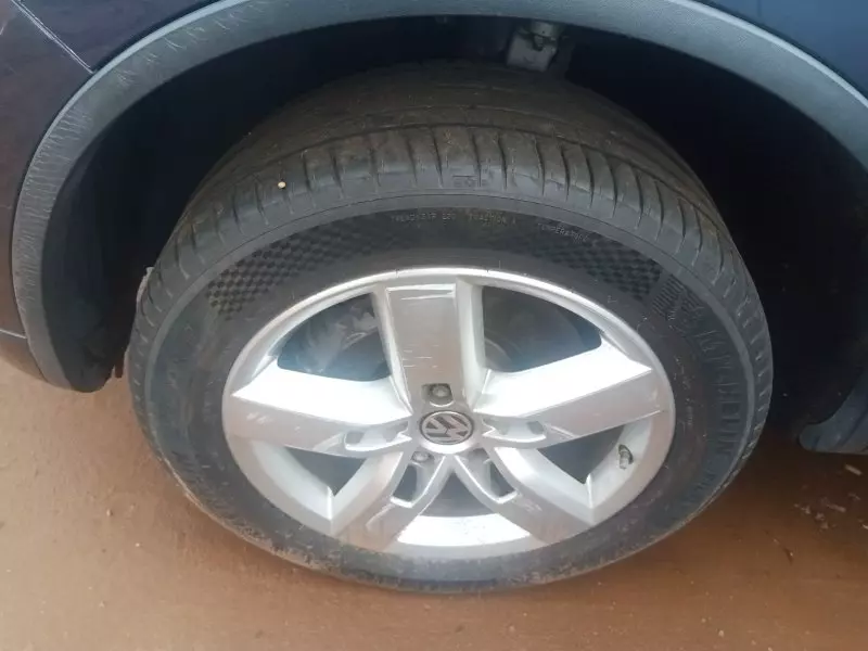 Volkswagen Touareg   - 2012