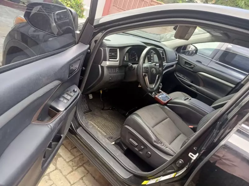 Toyota Highlander   - 2014