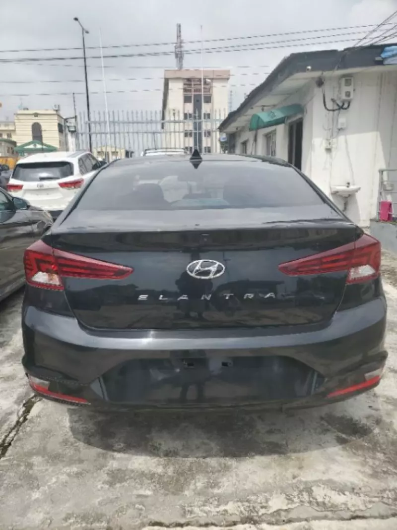 Hyundai Elantra   - 2019