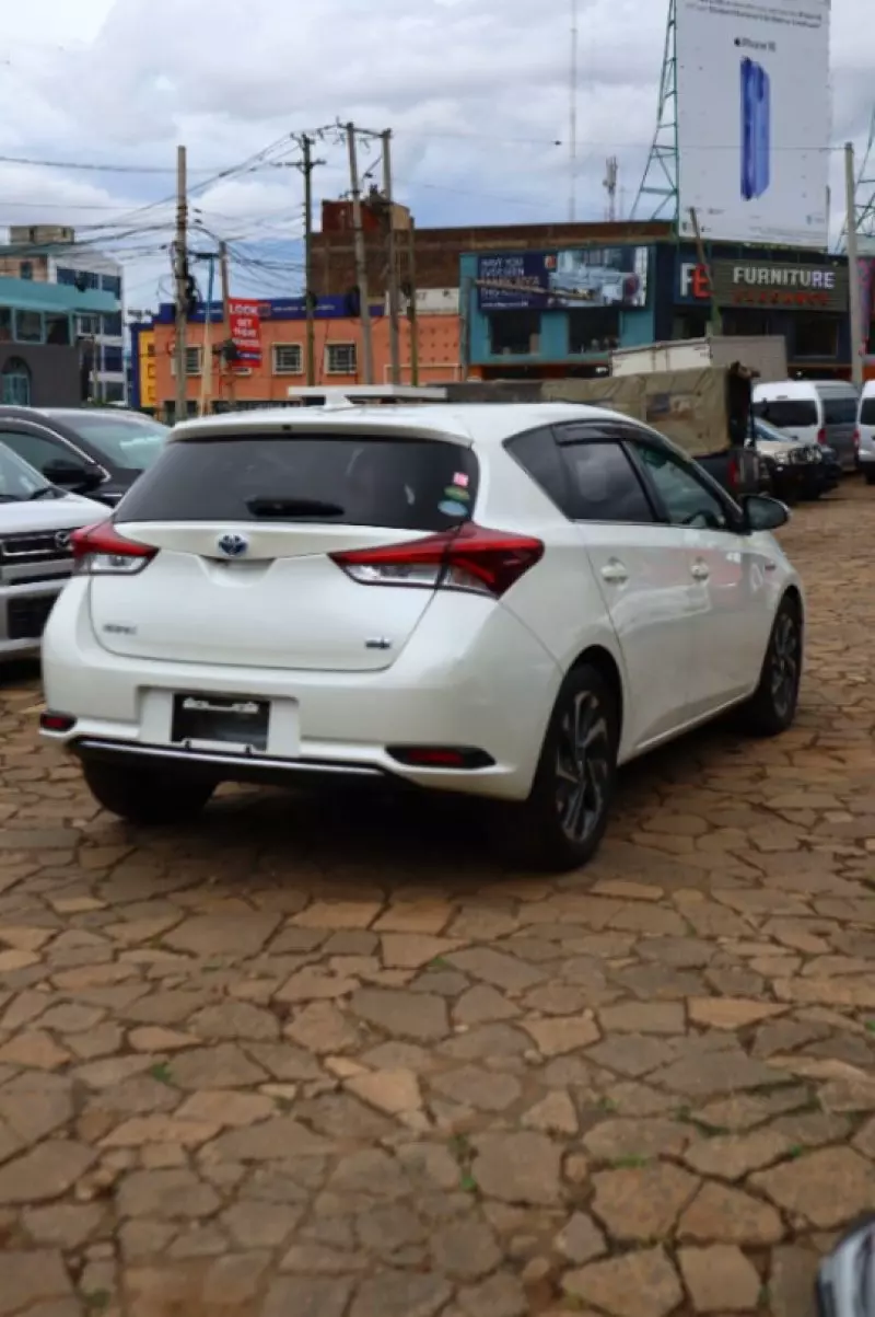 Toyota Auris Hybrid   - 2018