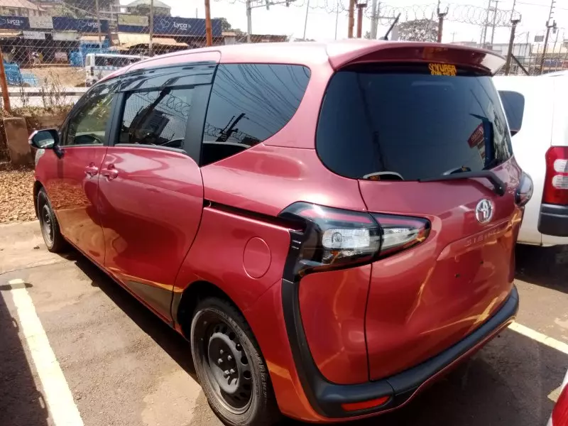 Toyota Sienta   - 2016