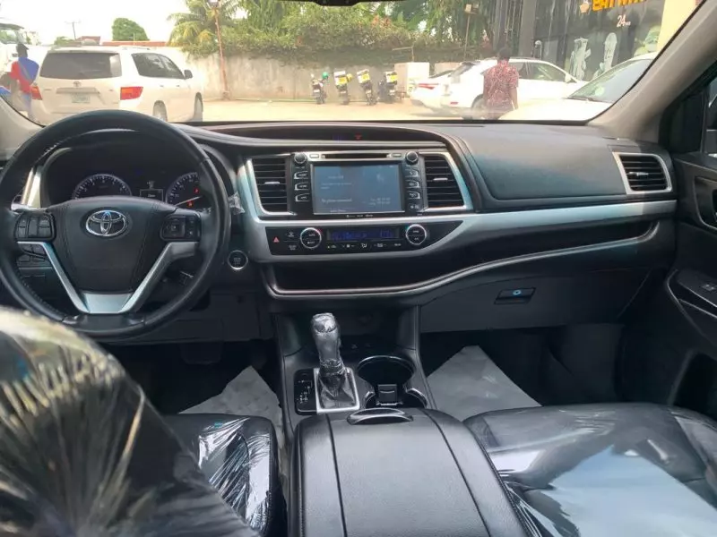 Toyota Highlander   - 2016