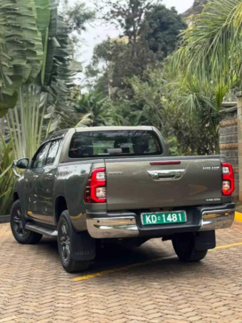 Toyota Hilux   - 2020