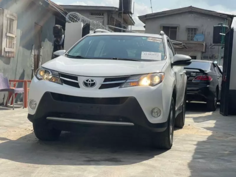Toyota RAV 4   - 2015