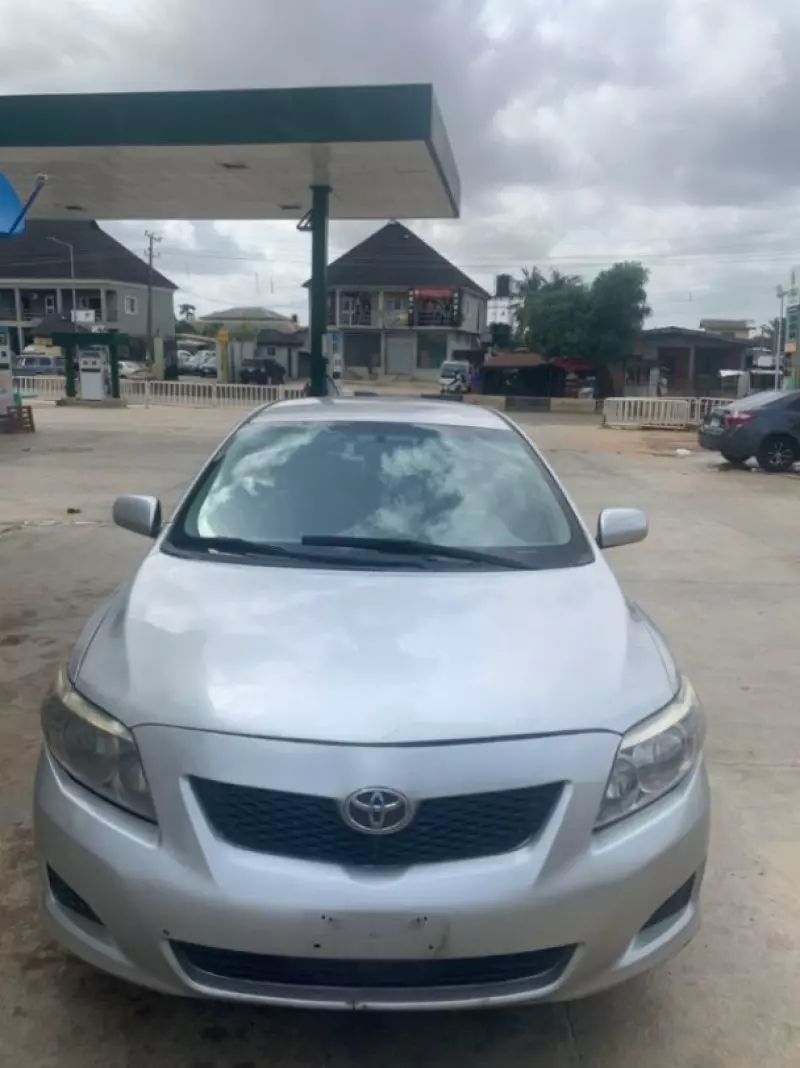 Toyota Corolla   - 2010