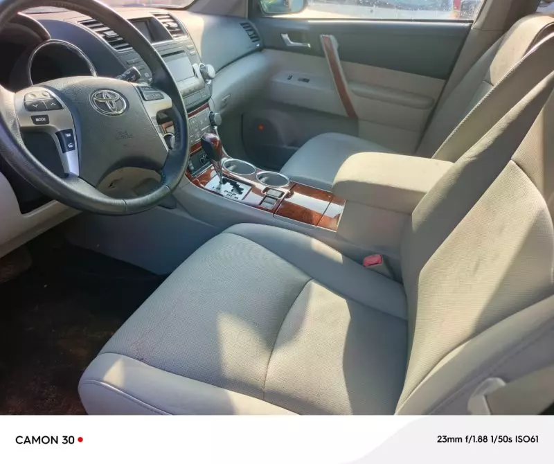 Toyota Highlander   - 2012