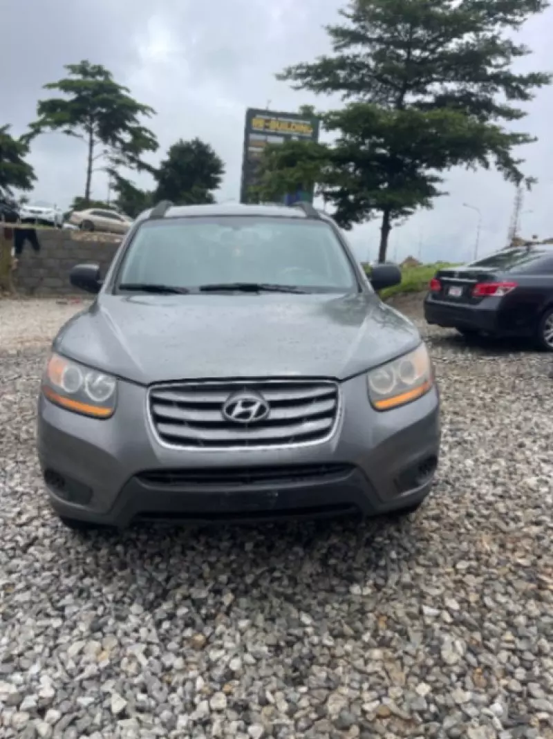 Hyundai Santa Fe   - 2010