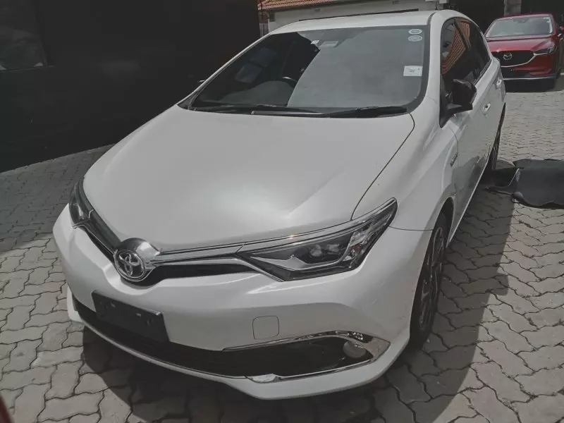 Toyota Auris Hybrid   - 2016
