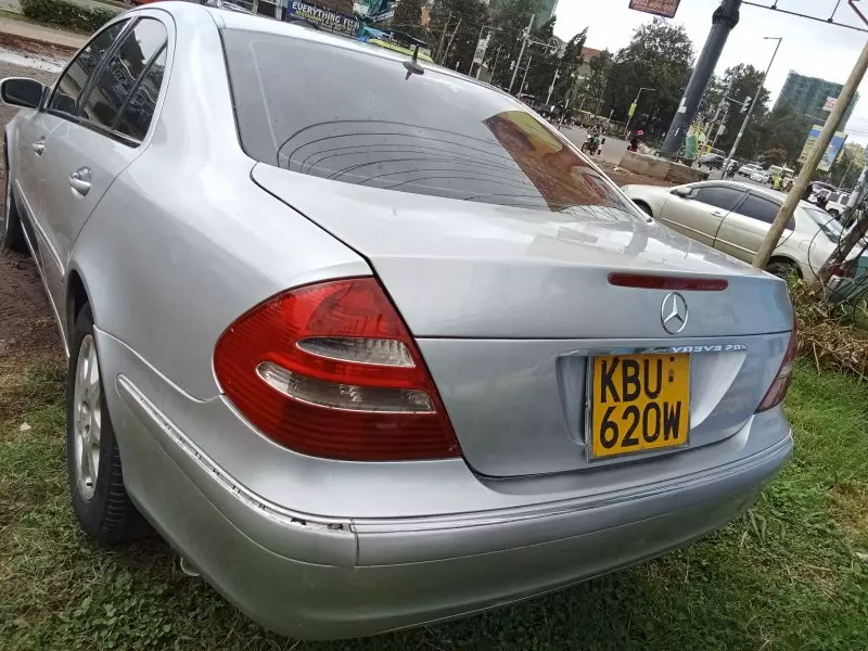 Mercedes-Benz E200   - 2007