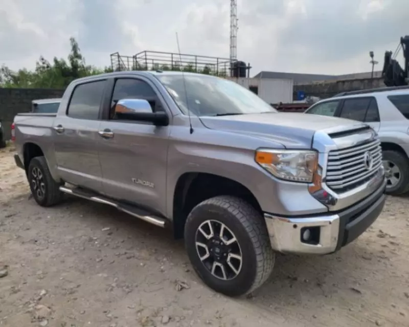 Toyota Tundra   - 2014