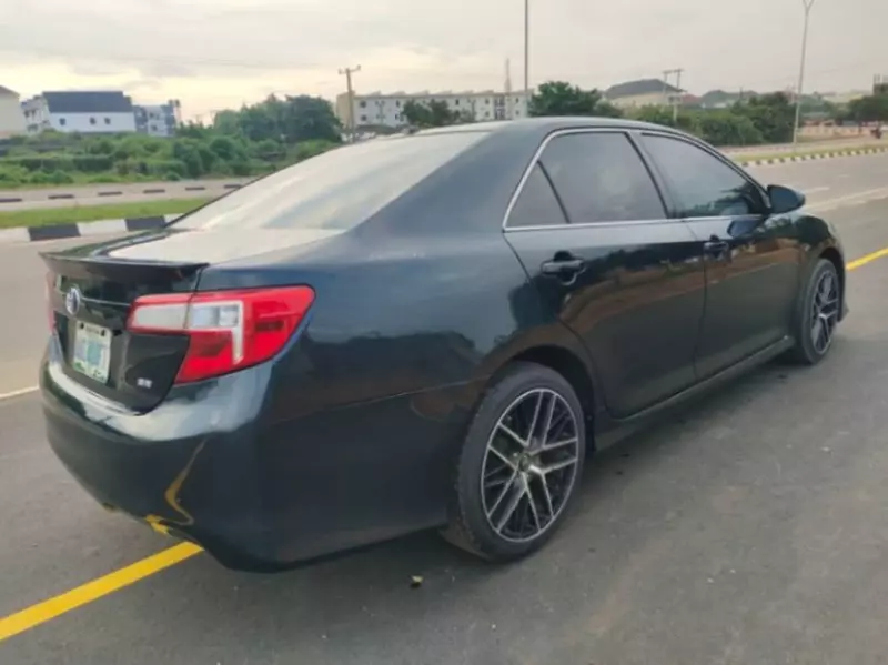 Toyota Camry   - 2012