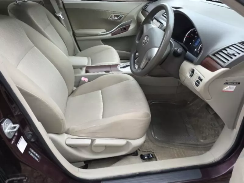 Toyota Premio    - 2011