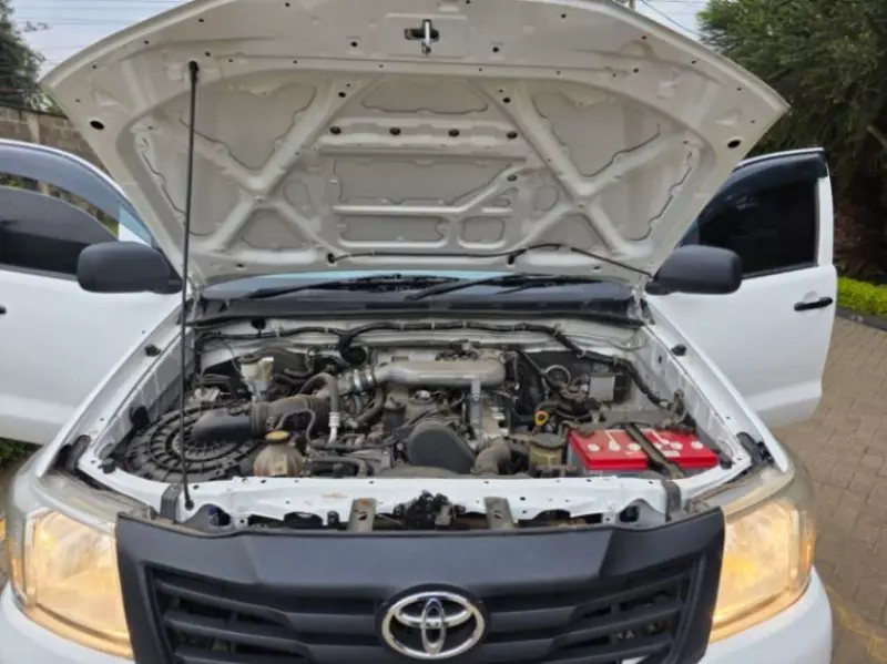 Toyota Hilux   - 2014