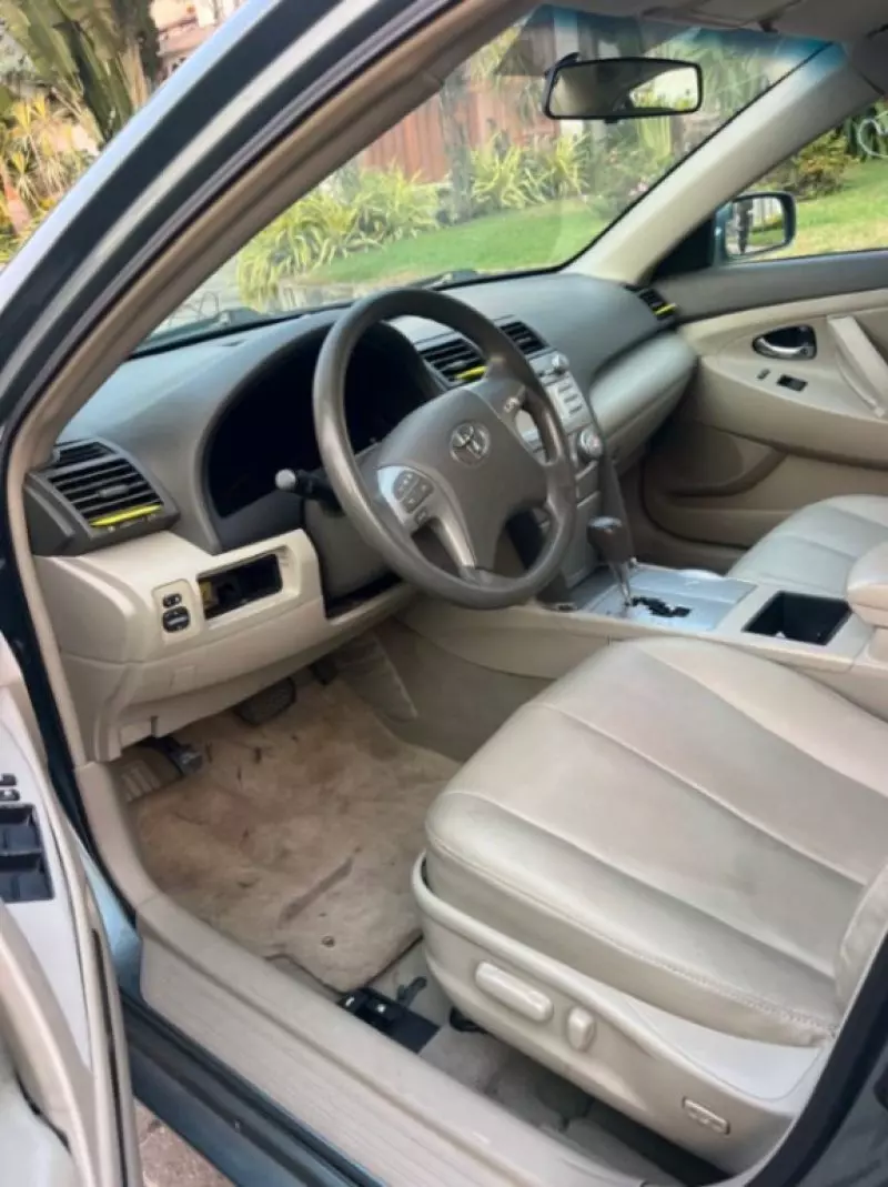 Toyota Camry   - 2009