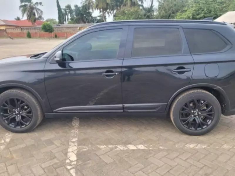 Mitsubishi OUTLANDER   - 2020