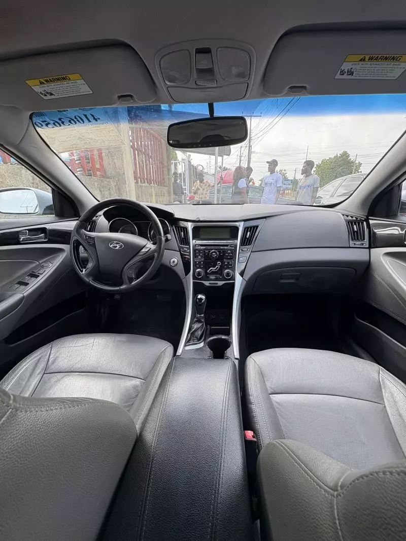 Hyundai Sonata   - 2011