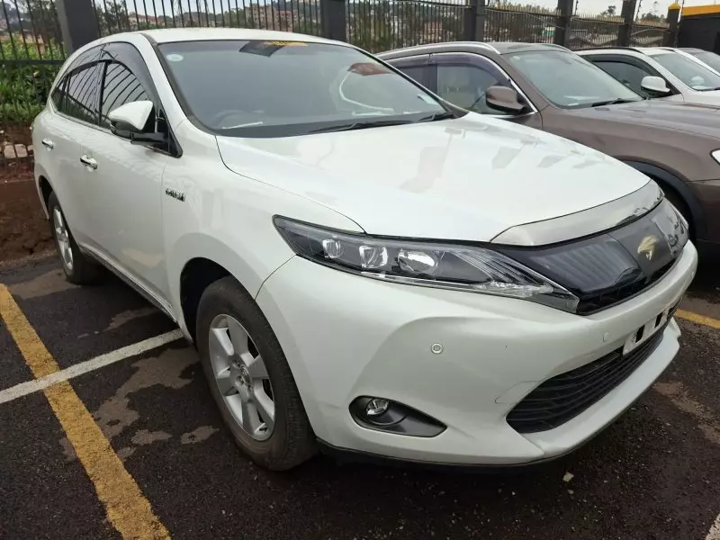 Toyota Harrier hybrid    - 2015