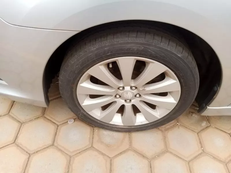Subaru Legacy   - 2011