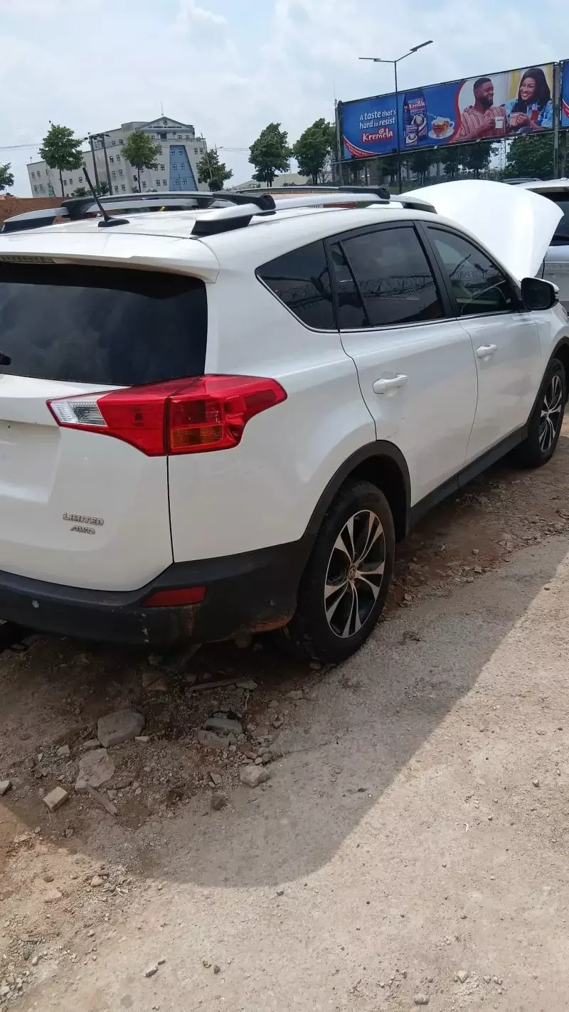 Toyota RAV 4   - 2015