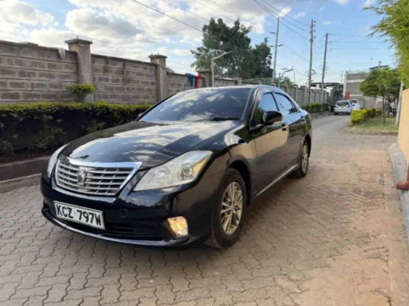 Toyota Crown   - 2012
