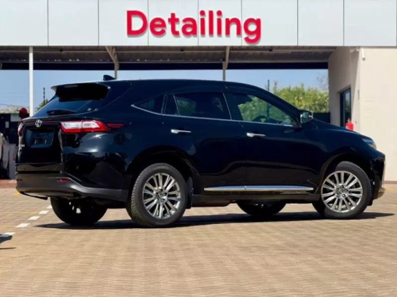 Toyota Harrier   - 2018