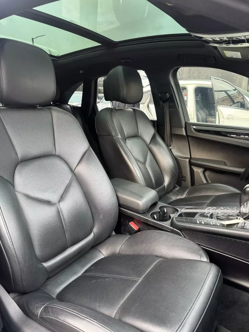 PORSCHE Macan   - 2016