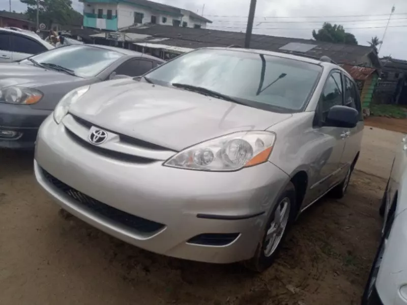 Toyota Sienna   - 2006