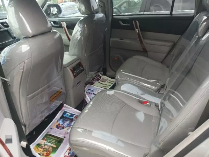 Toyota Highlander   - 2013