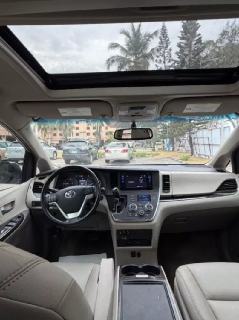 Toyota Sienna   - 2016