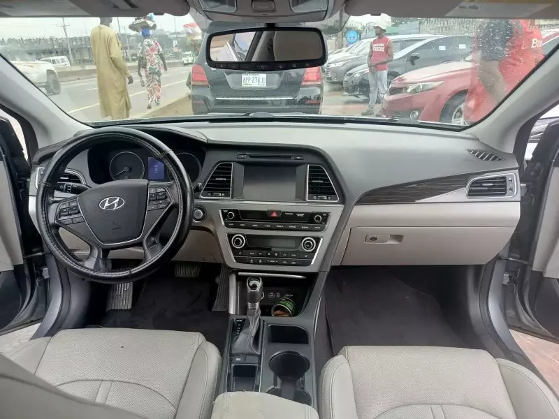 Hyundai Sonata   - 2016
