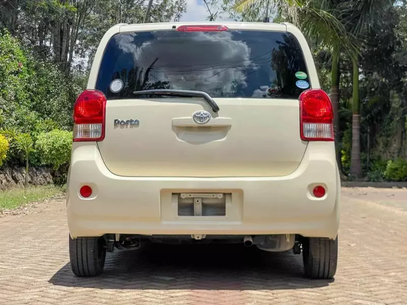 Toyota Porte   - 2016