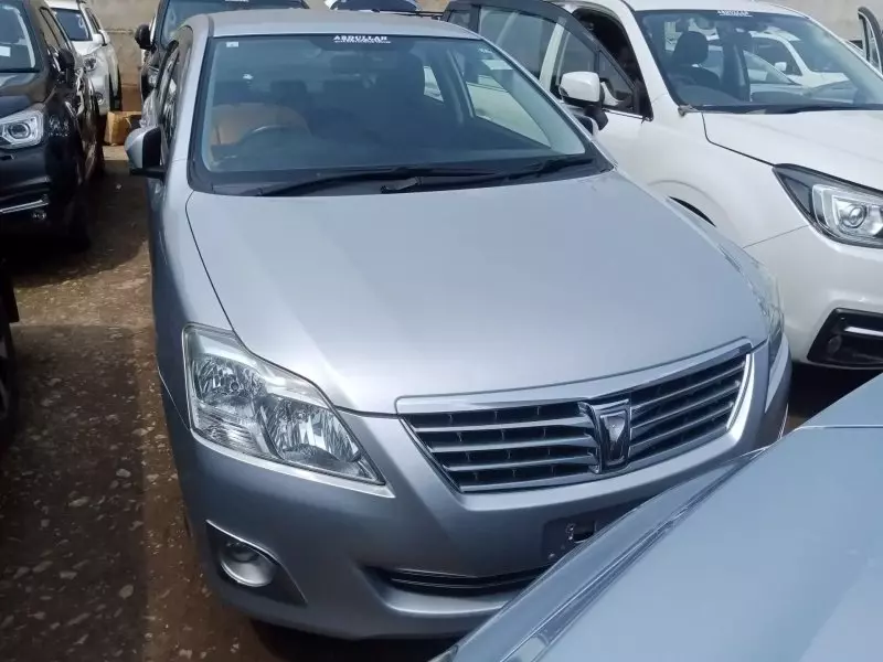 Toyota Premio    - 2012