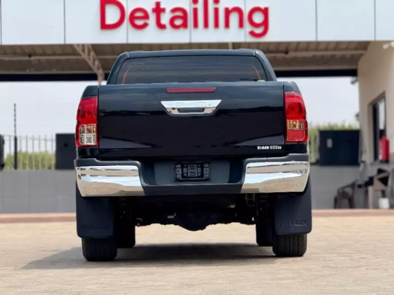 Toyota Hilux    - 2018