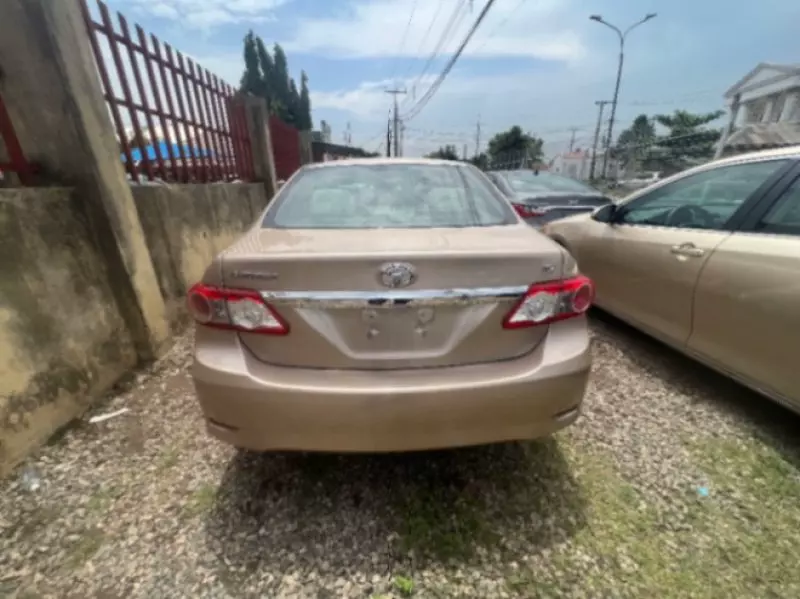 Toyota corolla   - 2011