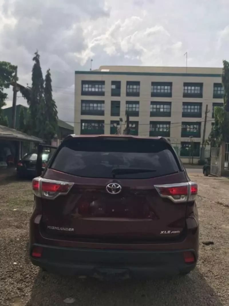 Toyota Highlander   - 2015