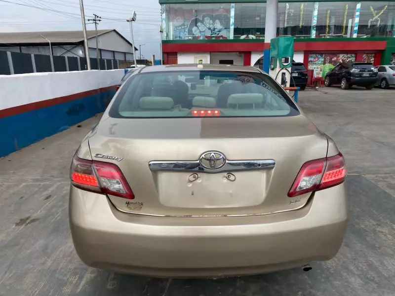 Toyota Camry   - 2010