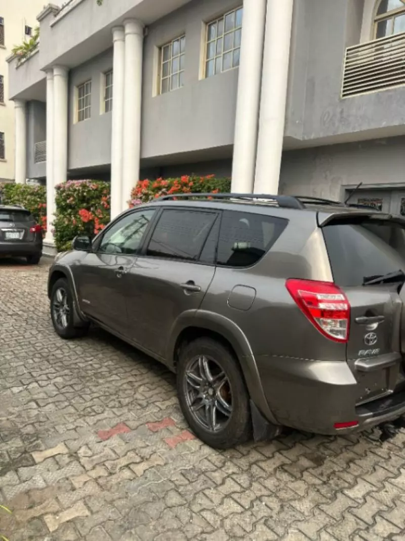 Toyota RAV4   - 2011