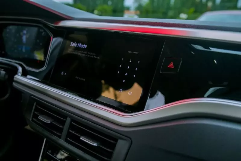 VOLKSWAGEN VIRTUS HIGHLINE   - 2025