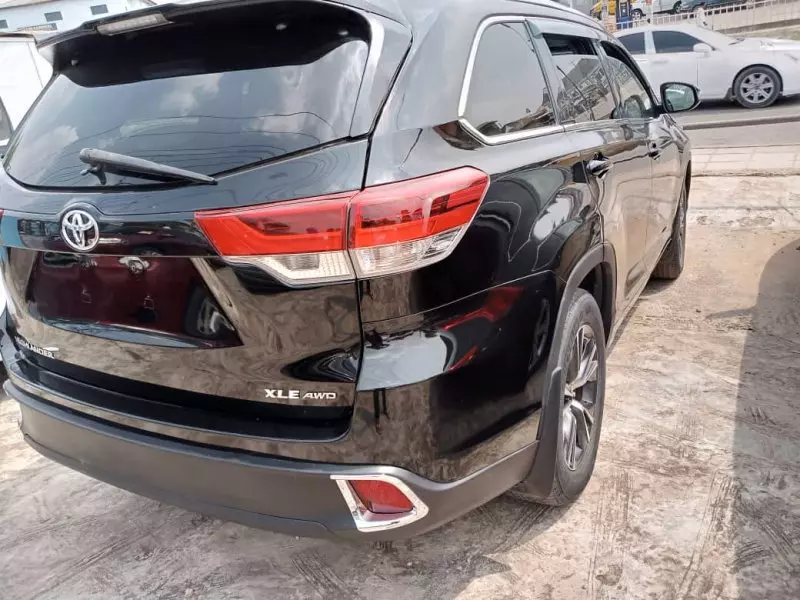 Toyota Highlander   - 2016