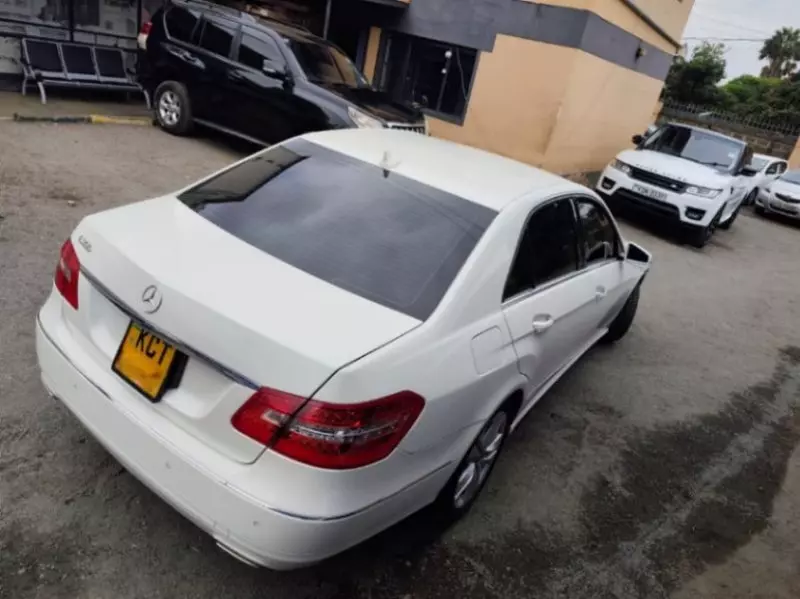 Mercedes-Benz E 300   - 2012