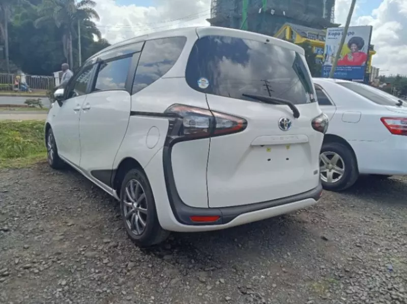 Toyota Sienta Hybrid    - 2018