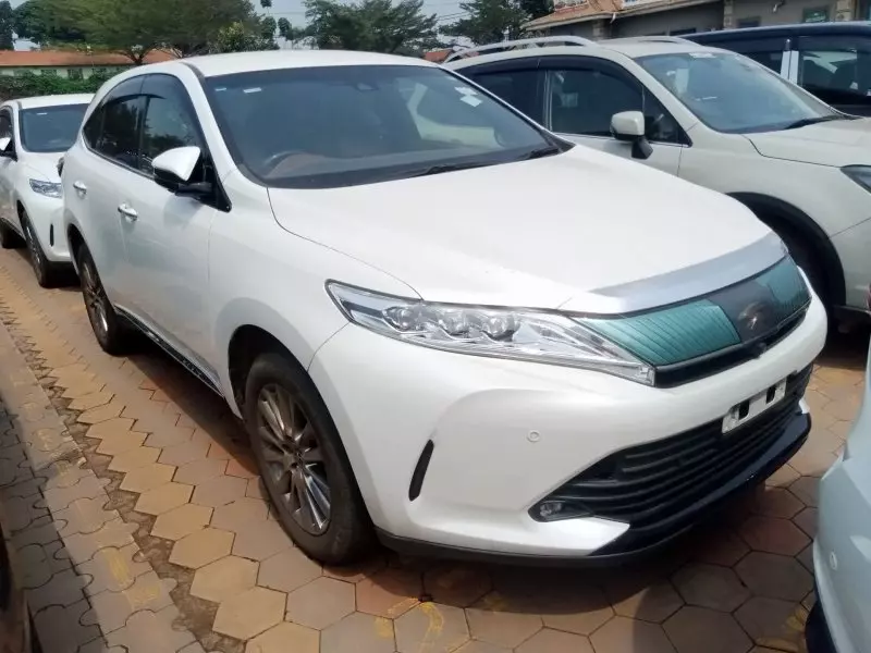 Toyota Harrier   - 2017
