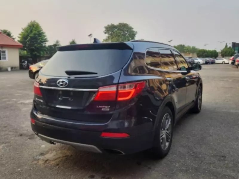 Hyundai Santa Fe   - 2013